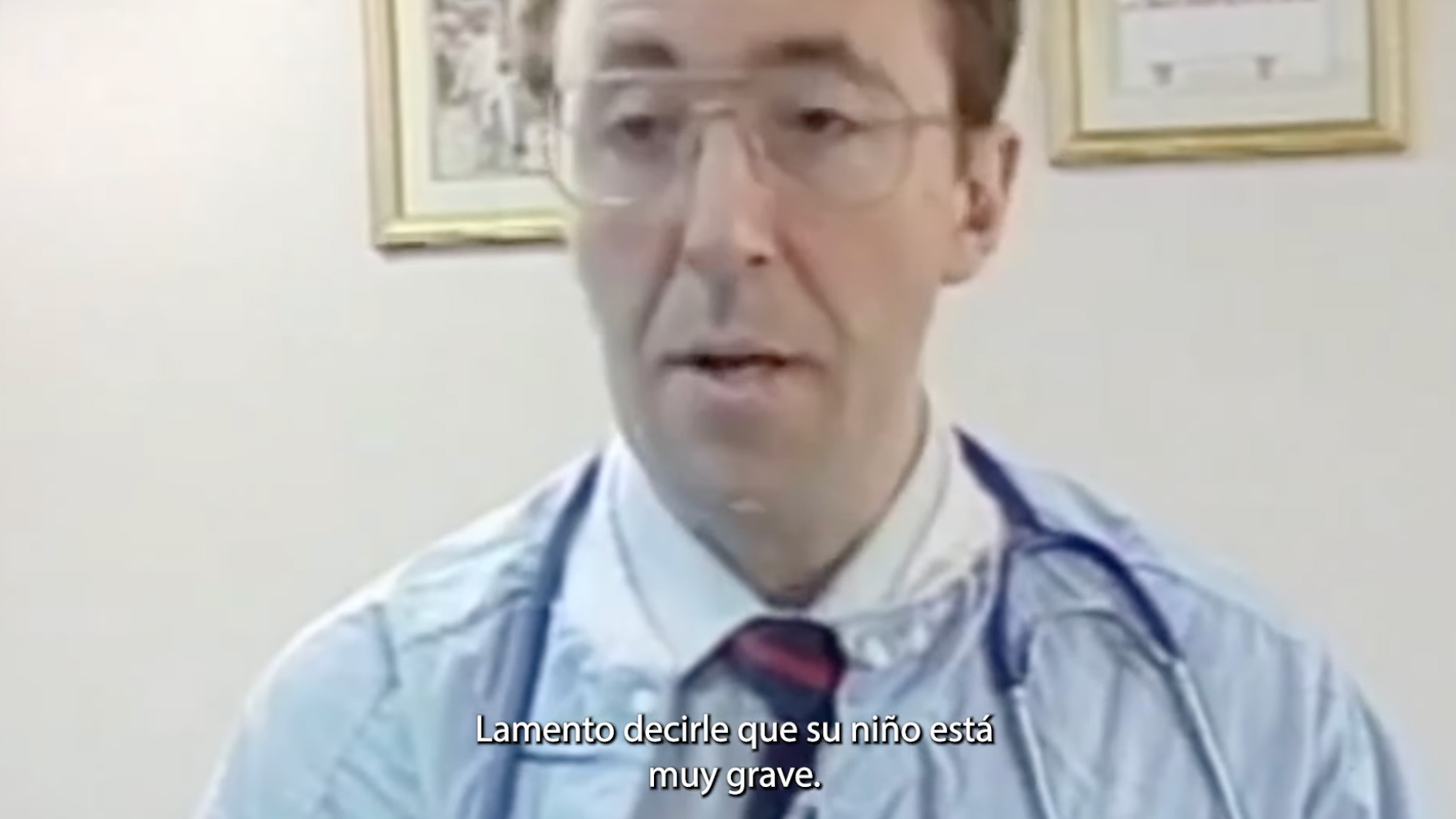 Escena de Sueños Amargos: Víctor M. Barba como Dr. López
